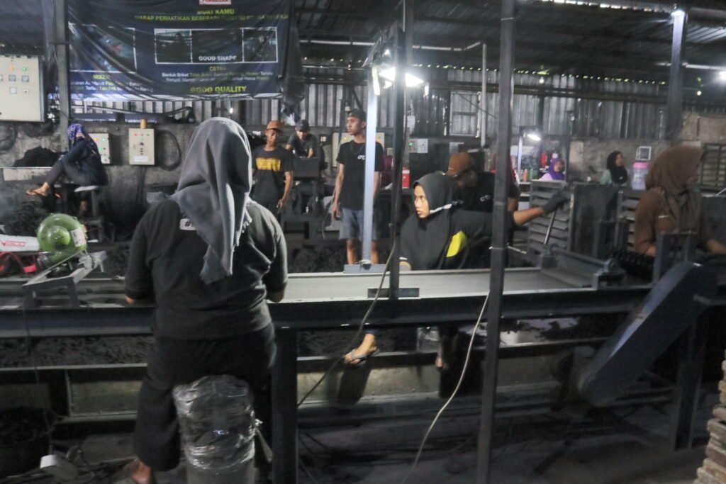 coconut charcoal briquettes factory