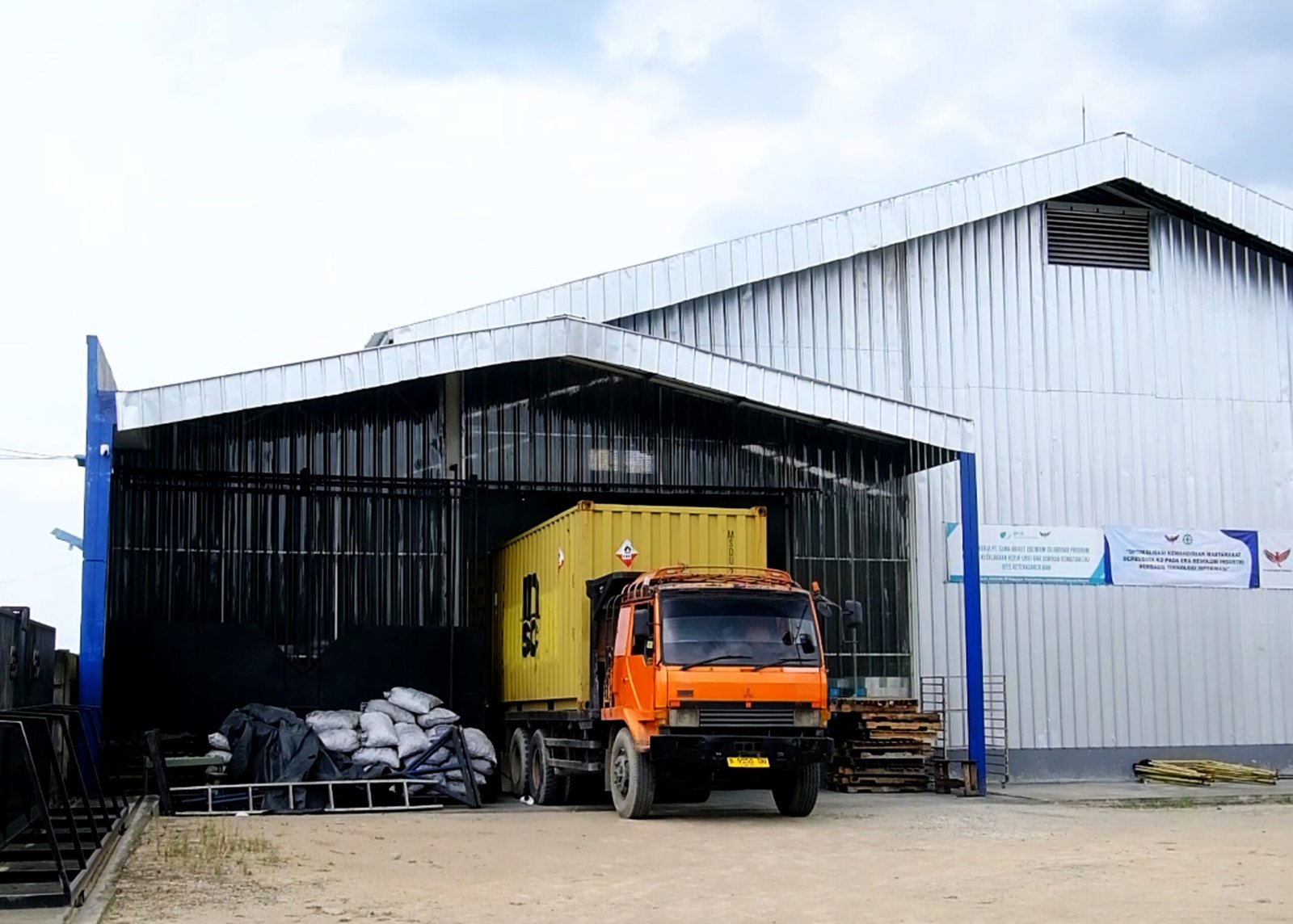 coconut charcoal briquettes factory