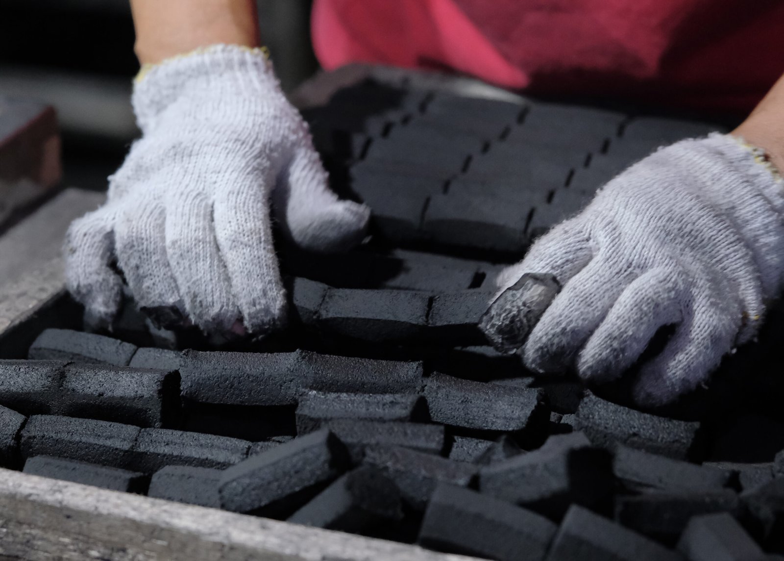 Stacking process after coconut charcoal briquettes molding