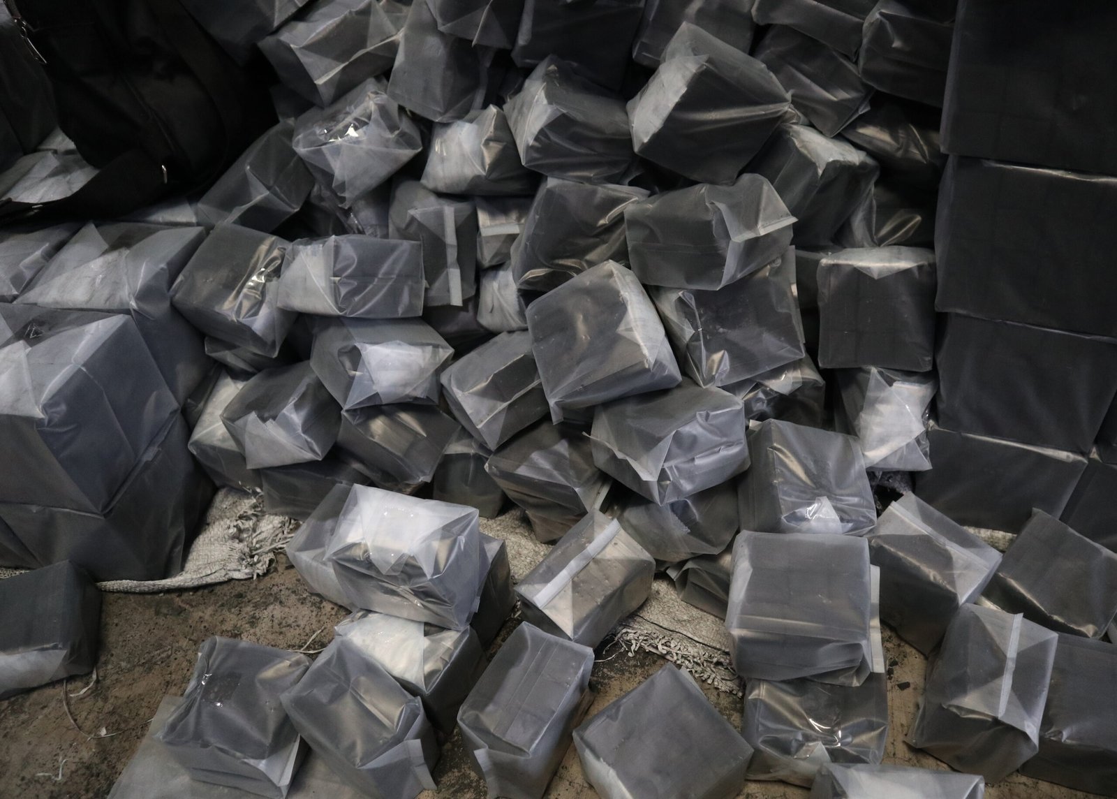 Inner plastic packaging for coconut shell charcoal briquettes